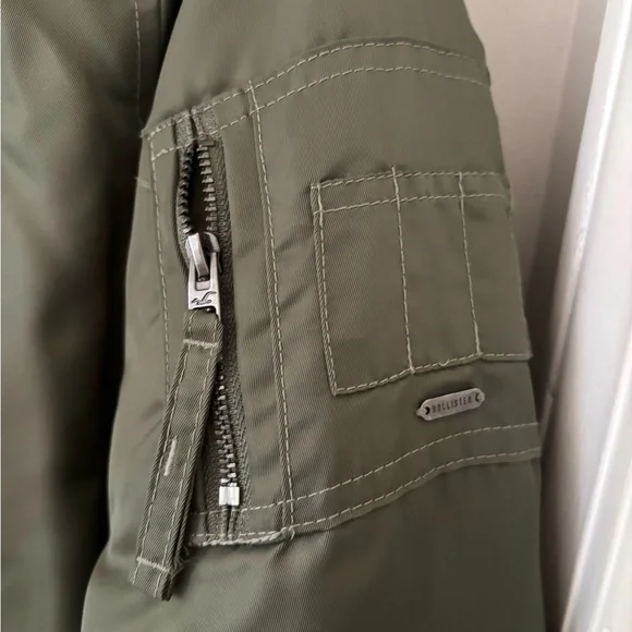 Trendy Hollister Green Bomber Jacket - Picture 3 of 4
